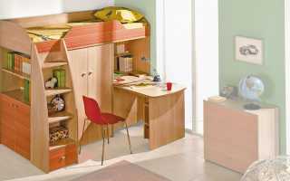 ميزات تصميم الأسرة العلية مع طاولة وخزانة الملابس ، وتصميم العناصر