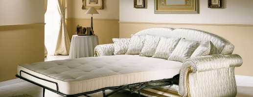 ثلاثة أرائك سرير قابلة للطي الفرنسية ، الإيجابيات والسلبيات من النموذج