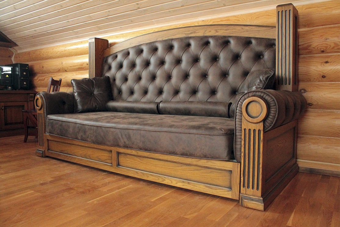 Čalúnený dubový nábytok