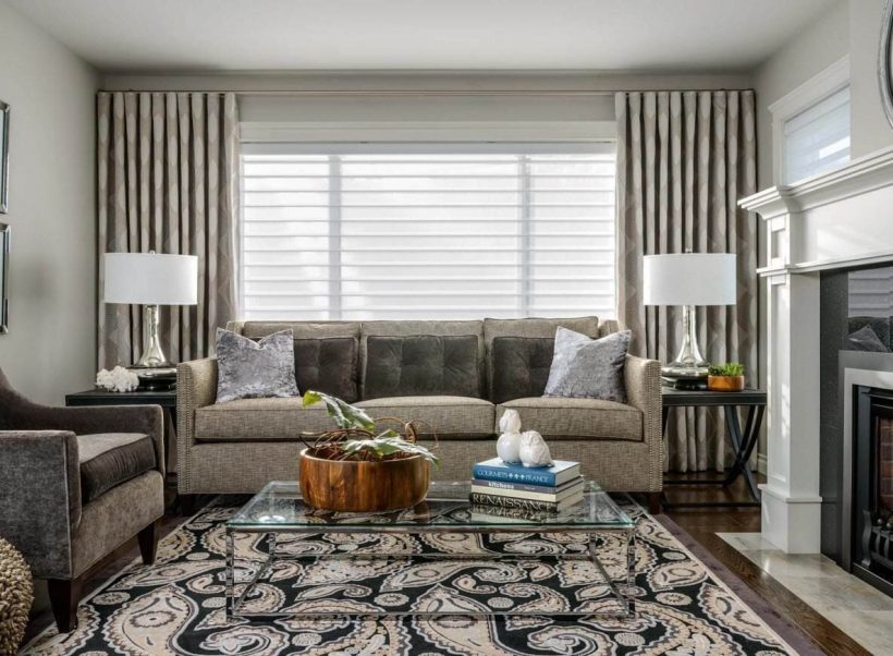 Dzīvojamā istaba 2018 melnbaltā krāsā
