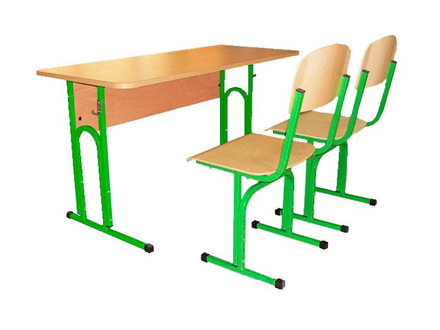 Zelené stoly a stoličky