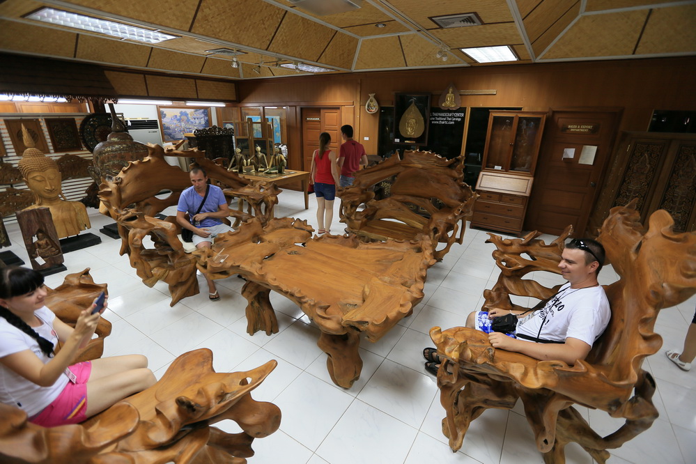 Exkluzívny nábytok z teakového dreva