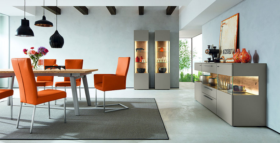 Oranžové stoličky od nemeckých výrobcov